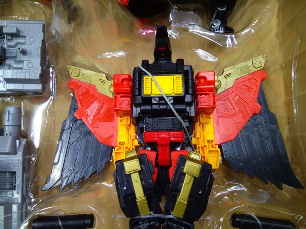 Predaking In Hand Images Of Titan Class Transformers Team  (6 of 7)